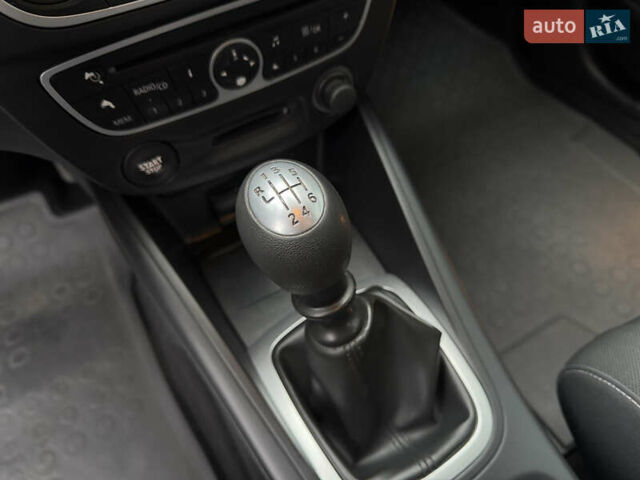 Сірий Рено Меган, об'ємом двигуна 1.6 л та пробігом 196 тис. км за 7850 $, фото 96 на Automoto.ua