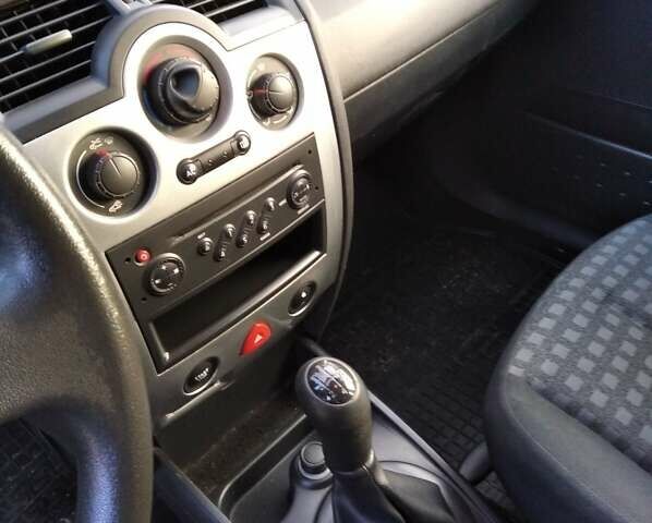 Серый Рено Меган, объемом двигателя 1.6 л и пробегом 178 тыс. км за 5900 $, фото 21 на Automoto.ua