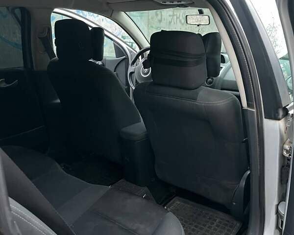 Сірий Рено Меган, об'ємом двигуна 1.5 л та пробігом 318 тис. км за 5800 $, фото 1 на Automoto.ua