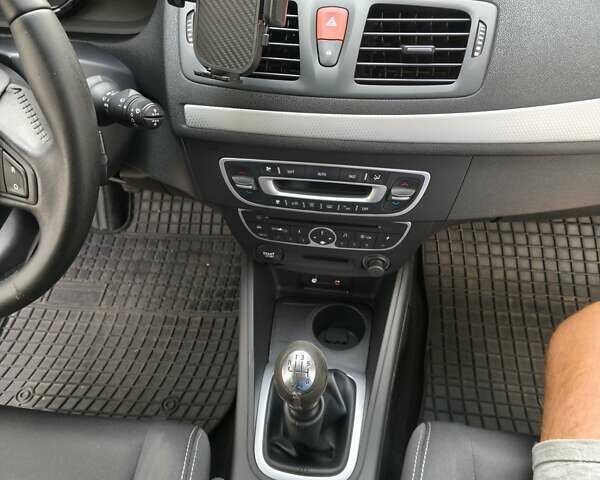 Серый Рено Меган, объемом двигателя 1.4 л и пробегом 215 тыс. км за 5700 $, фото 6 на Automoto.ua