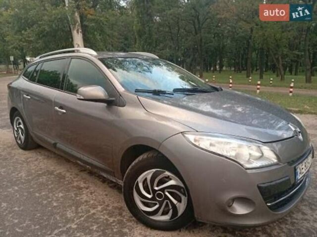 Серый Рено Меган, объемом двигателя 1.4 л и пробегом 180 тыс. км за 5500 $, фото 1 на Automoto.ua
