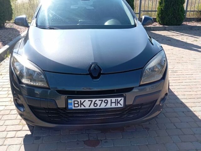 Серый Рено Меган, объемом двигателя 1.5 л и пробегом 300 тыс. км за 7000 $, фото 1 на Automoto.ua