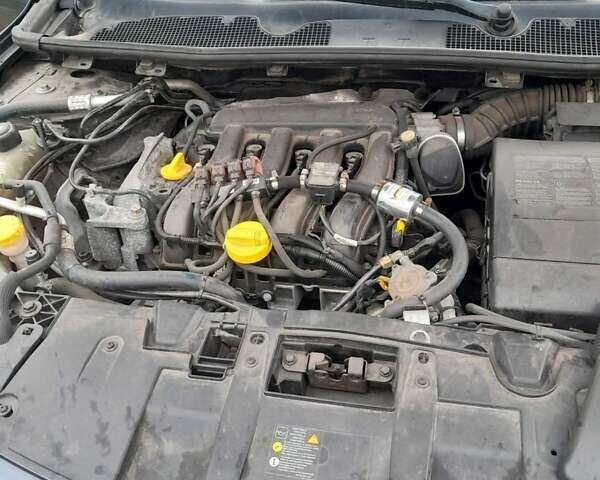 Рено Меган 2009 у Пятихатках на Automoto.ua Сірий Рено Меган, об'ємом двигуна 1.6 л та пробігом 188 тис. км за 7200 $, фото 5 на Automoto.ua