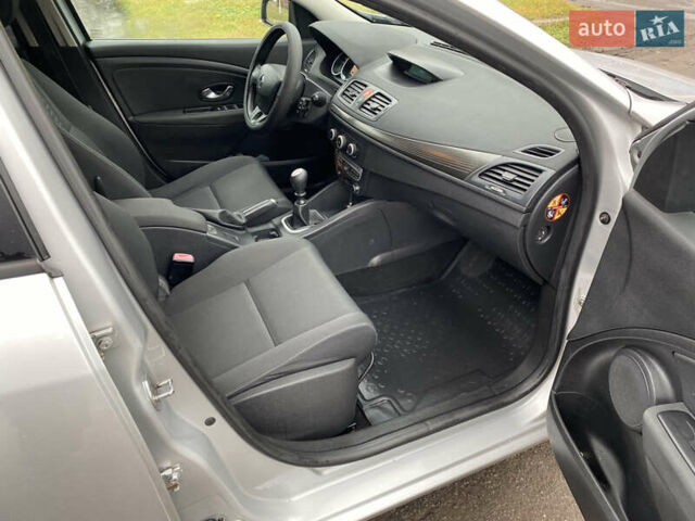 Серый Рено Меган, объемом двигателя 1.6 л и пробегом 206 тыс. км за 6850 $, фото 19 на Automoto.ua