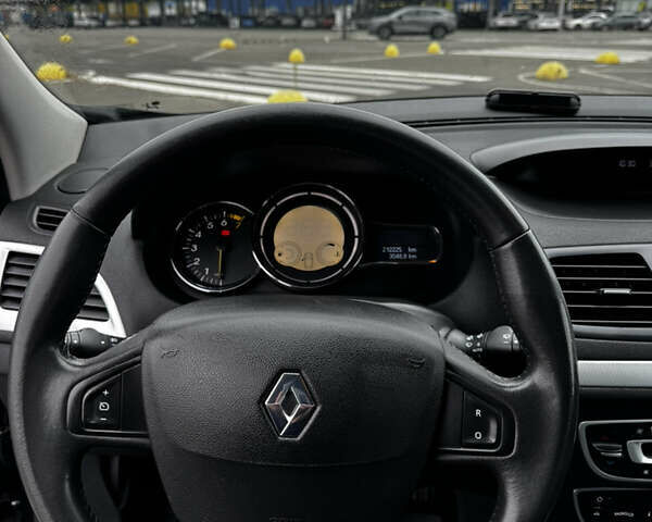 Рено Меган 2009 у Києві на Automoto.ua Сірий Рено Меган, об'ємом двигуна 1.6 л та пробігом 212 тис. км за 7300 $, фото 9 на Automoto.ua