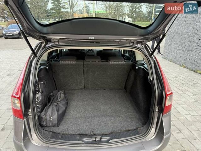 Серый Рено Меган, объемом двигателя 1.6 л и пробегом 195 тыс. км за 5850 $, фото 39 на Automoto.ua