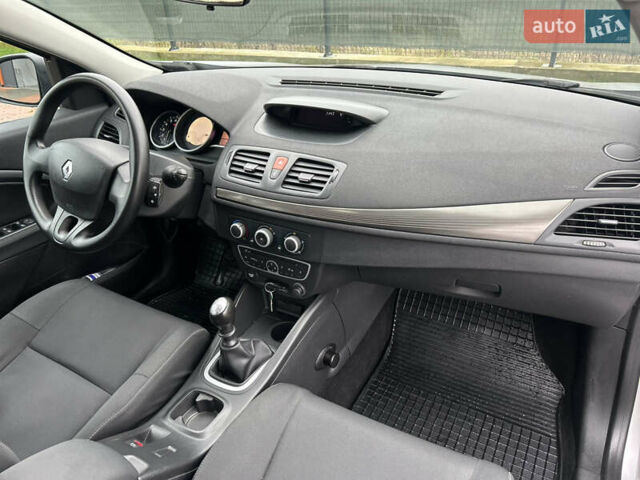 Сірий Рено Меган, об'ємом двигуна 1.6 л та пробігом 172 тис. км за 7450 $, фото 81 на Automoto.ua
