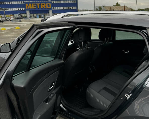 Рено Меган 2009 у Києві на Automoto.ua Сірий Рено Меган, об'ємом двигуна 1.6 л та пробігом 212 тис. км за 7300 $, фото 7 на Automoto.ua