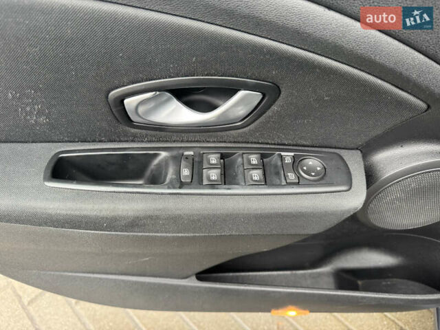 Серый Рено Меган, объемом двигателя 1.6 л и пробегом 231 тыс. км за 7800 $, фото 50 на Automoto.ua