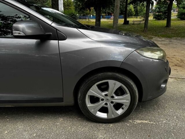 Рено Меган 2009 у Києві на Automoto.ua Сірий Рено Меган, об'ємом двигуна 1.4 л та пробігом 267 тис. км за 5390 $, фото 2 на Automoto.ua