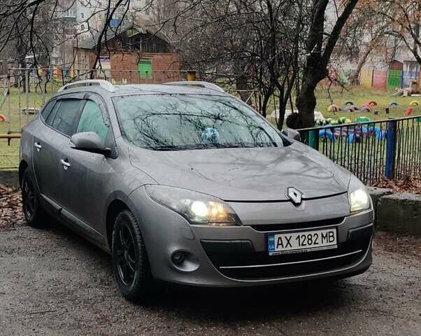 Серый Рено Меган, объемом двигателя 1.46 л и пробегом 250 тыс. км за 5100 $, фото 3 на Automoto.ua