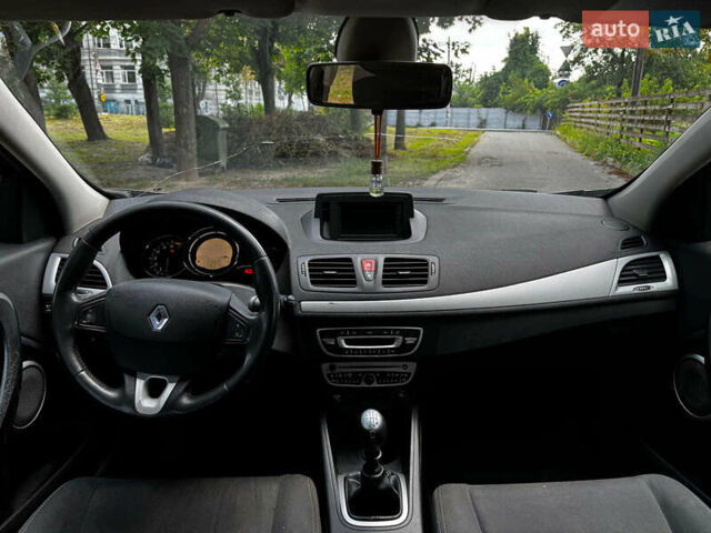 Рено Меган 2009 в Киеве на Automoto.ua Серый Рено Меган, объемом двигателя 1.4 л и пробегом 267 тыс. км за 5990 $, фото 26 на Automoto.ua