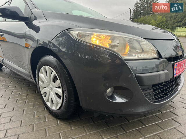 Рено Меган 2009 в Белой Церкве на Automoto.ua Серый Рено Меган, объемом двигателя 1.6 л и пробегом 231 тыс. км за 7900 $, фото 56 на Automoto.ua