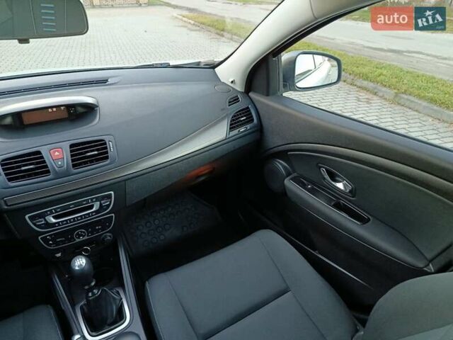 Серый Рено Меган, объемом двигателя 1.6 л и пробегом 195 тыс. км за 6800 $, фото 10 на Automoto.ua