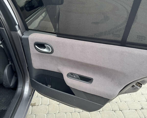 Серый Рено Меган, объемом двигателя 1.5 л и пробегом 277 тыс. км за 6000 $, фото 14 на Automoto.ua