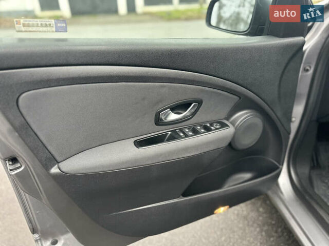 Серый Рено Меган, объемом двигателя 1.6 л и пробегом 176 тыс. км за 6500 $, фото 20 на Automoto.ua