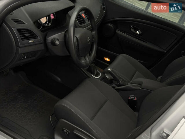 Сірий Рено Меган, об'ємом двигуна 1.6 л та пробігом 196 тис. км за 7850 $, фото 79 на Automoto.ua