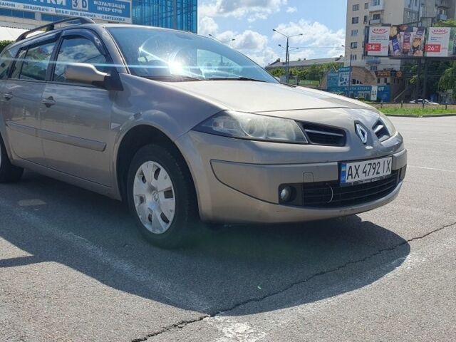 Рено Меган 2009 в Харькове на Automoto.ua Серый Рено Меган, объемом двигателя 1.6 л и пробегом 295 тыс. км за 4700 $, фото 1 на Automoto.ua