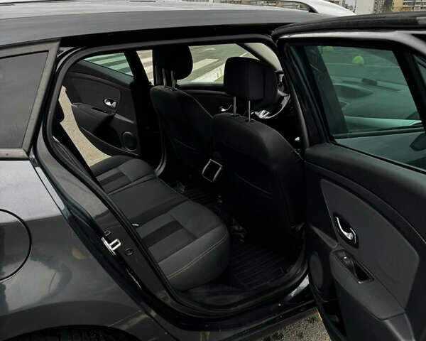 Рено Меган 2009 у Києві на Automoto.ua Сірий Рено Меган, об'ємом двигуна 1.6 л та пробігом 212 тис. км за 7300 $, фото 6 на Automoto.ua
