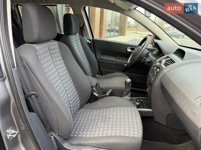 Серый Рено Меган, объемом двигателя 1.6 л и пробегом 195 тыс. км за 5750 $, фото 33 на Automoto.ua