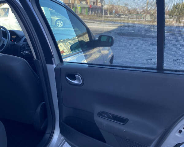 Сірий Рено Меган, об'ємом двигуна 1.6 л та пробігом 178 тис. км за 5950 $, фото 21 на Automoto.ua