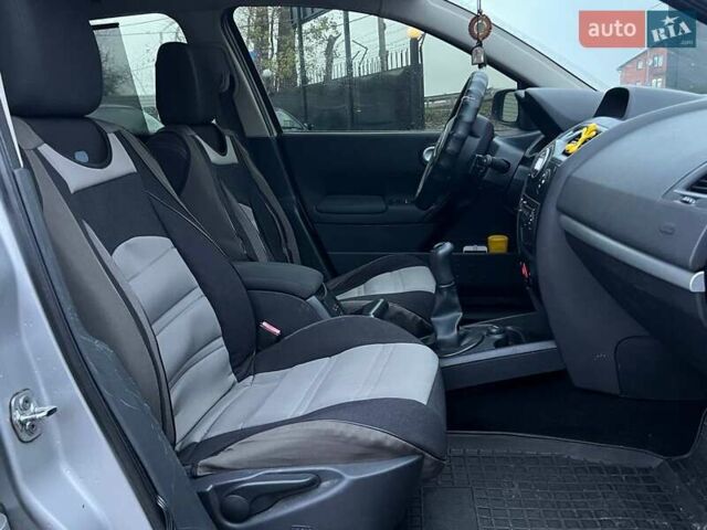 Серый Рено Меган, объемом двигателя 1.6 л и пробегом 263 тыс. км за 5590 $, фото 11 на Automoto.ua