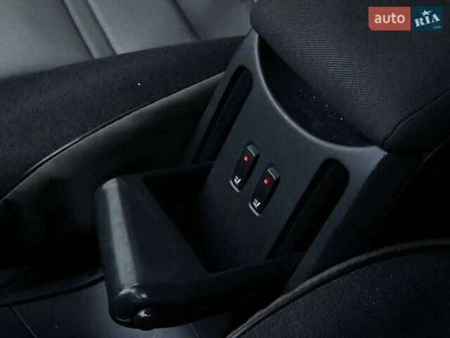 Серый Рено Меган, объемом двигателя 1.6 л и пробегом 263 тыс. км за 5590 $, фото 22 на Automoto.ua