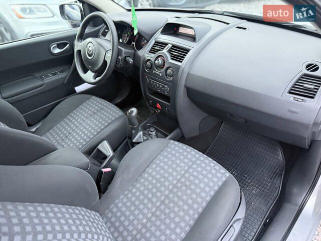 Серый Рено Меган, объемом двигателя 1.6 л и пробегом 156 тыс. км за 6850 $, фото 16 на Automoto.ua