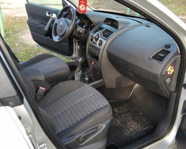 Серый Рено Меган, объемом двигателя 1.6 л и пробегом 178 тыс. км за 5900 $, фото 27 на Automoto.ua