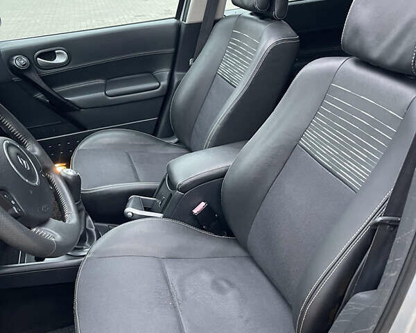 Сірий Рено Меган, об'ємом двигуна 1.6 л та пробігом 230 тис. км за 5950 $, фото 17 на Automoto.ua