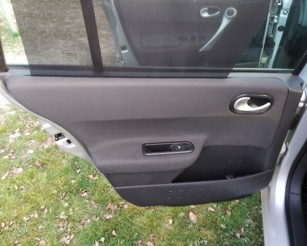 Серый Рено Меган, объемом двигателя 1.6 л и пробегом 178 тыс. км за 5900 $, фото 23 на Automoto.ua