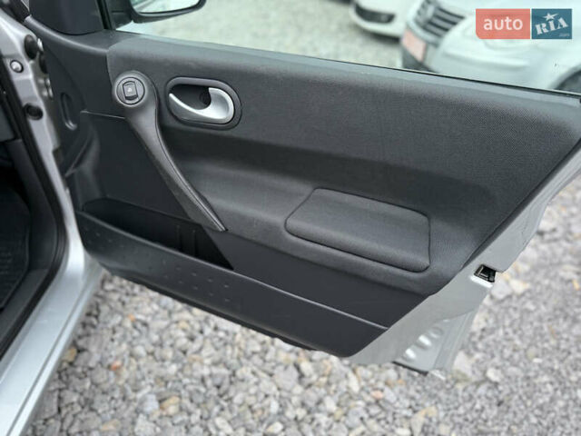 Серый Рено Меган, объемом двигателя 1.6 л и пробегом 156 тыс. км за 6850 $, фото 18 на Automoto.ua