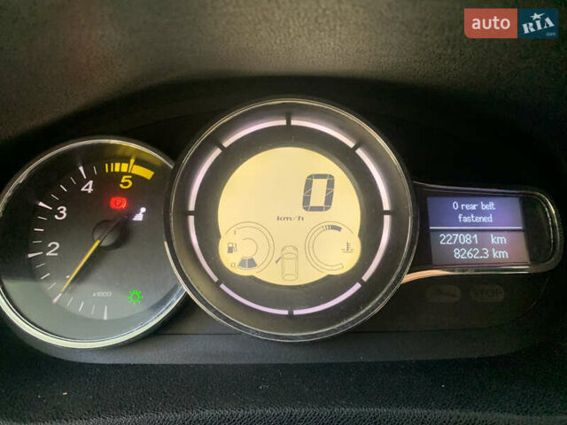 Рено Меган 2009 в Одессе на Automoto.ua Серый Рено Меган, объемом двигателя 1.46 л и пробегом 227 тыс. км за 6600 $, фото 2 на Automoto.ua
