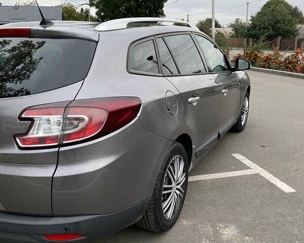 Рено Меган 2009 у Києві на Automoto.ua Сірий Рено Меган, об'ємом двигуна 1.87 л та пробігом 280 тис. км за 6499 $, фото 3 на Automoto.ua