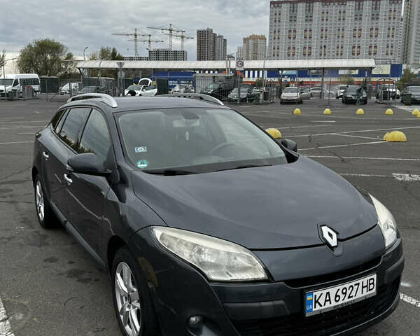 Рено Меган 2009 у Києві на Automoto.ua Сірий Рено Меган, об'ємом двигуна 1.6 л та пробігом 212 тис. км за 7300 $, фото 1 на Automoto.ua