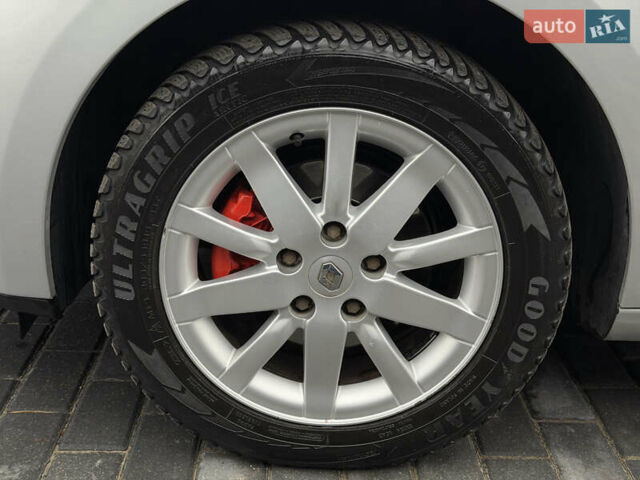 Сірий Рено Меган, об'ємом двигуна 1.6 л та пробігом 196 тис. км за 7850 $, фото 67 на Automoto.ua