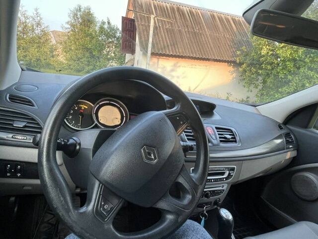 Сірий Рено Меган, об'ємом двигуна 1.5 л та пробігом 281 тис. км за 5600 $, фото 3 на Automoto.ua