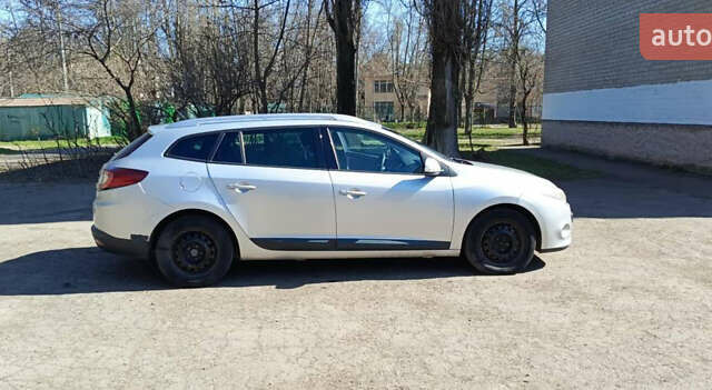 Рено Меган 2009 в Одессе на Automoto.ua Серый Рено Меган, объемом двигателя 1.46 л и пробегом 227 тыс. км за 6600 $, фото 12 на Automoto.ua