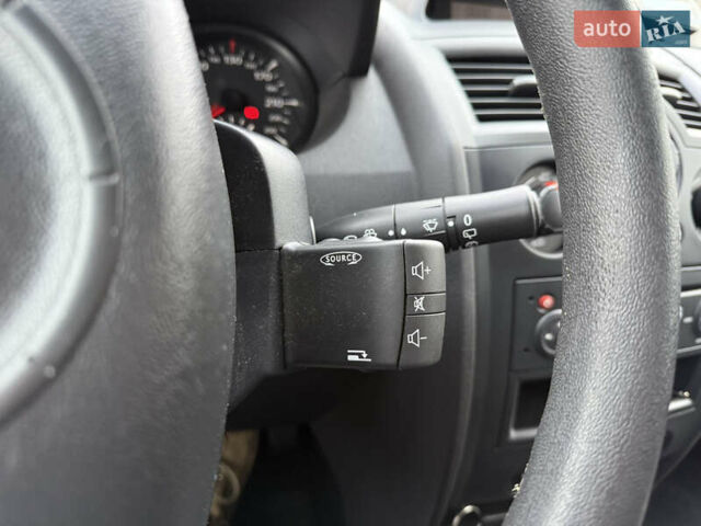 Серый Рено Меган, объемом двигателя 1.6 л и пробегом 149 тыс. км за 5400 $, фото 18 на Automoto.ua