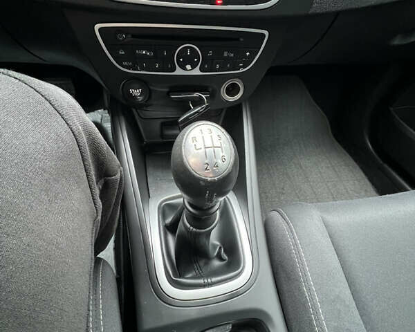 Серый Рено Меган, объемом двигателя 1.6 л и пробегом 210 тыс. км за 7399 $, фото 46 на Automoto.ua