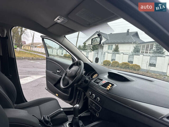 Сірий Рено Меган, об'ємом двигуна 1.6 л та пробігом 176 тис. км за 6450 $, фото 38 на Automoto.ua