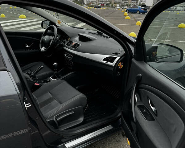 Рено Меган 2009 у Києві на Automoto.ua Сірий Рено Меган, об'ємом двигуна 1.6 л та пробігом 212 тис. км за 7300 $, фото 5 на Automoto.ua