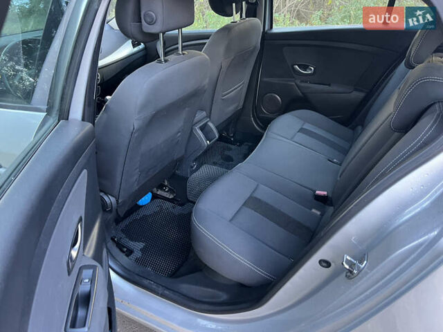Рено Меган 2009 в Черкассах на Automoto.ua Серый Рено Меган, объемом двигателя 1.46 л и пробегом 283 тыс. км за 7700 $, фото 9 на Automoto.ua