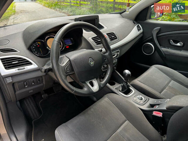 Рено Меган 2009 в Киеве на Automoto.ua Серый Рено Меган, объемом двигателя 1.4 л и пробегом 267 тыс. км за 5990 $, фото 12 на Automoto.ua