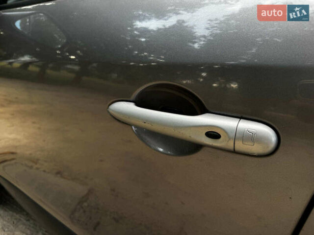 Рено Меган 2009 в Киеве на Automoto.ua Серый Рено Меган, объемом двигателя 1.4 л и пробегом 267 тыс. км за 5990 $, фото 8 на Automoto.ua