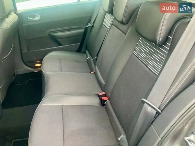 Серый Рено Меган, объемом двигателя 1.6 л и пробегом 168 тыс. км за 3737 $, фото 10 на Automoto.ua