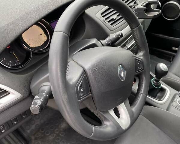 Рено Меган 2009 у Києві на Automoto.ua Сірий Рено Меган, об'ємом двигуна 1.87 л та пробігом 280 тис. км за 6499 $, фото 15 на Automoto.ua