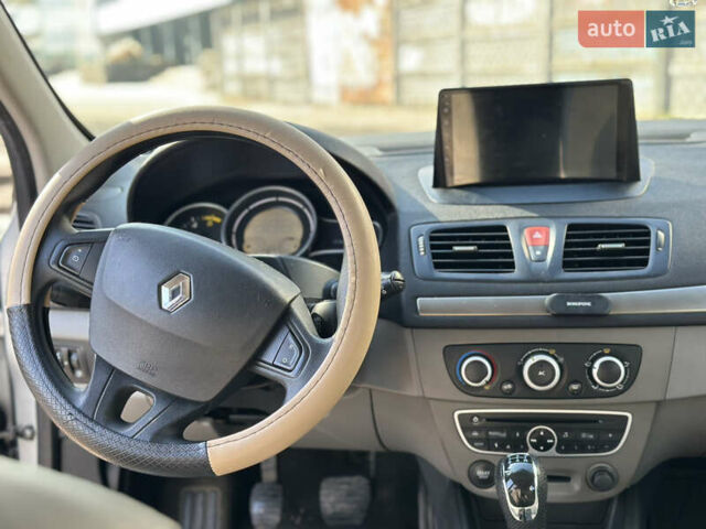 Серый Рено Меган, объемом двигателя 1.46 л и пробегом 250 тыс. км за 6700 $, фото 4 на Automoto.ua