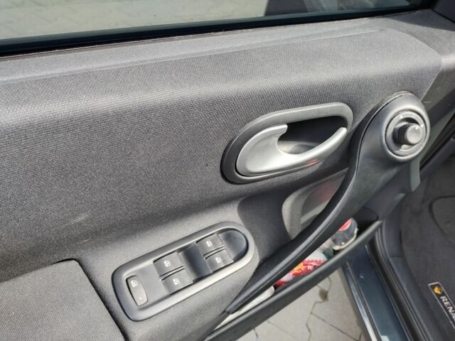 Серый Рено Меган, объемом двигателя 1.6 л и пробегом 207 тыс. км за 6600 $, фото 15 на Automoto.ua