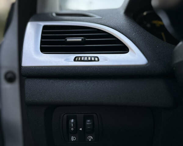 Сірий Рено Меган, об'ємом двигуна 1.5 л та пробігом 265 тис. км за 6050 $, фото 15 на Automoto.ua